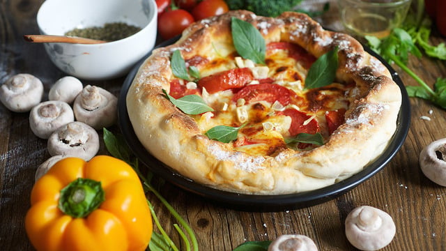Bol Malzemeli: Pide Pizza