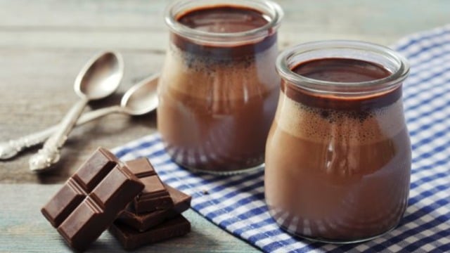Tencere Dibi Sıyırtır: Çikolatalı Panna Cotta