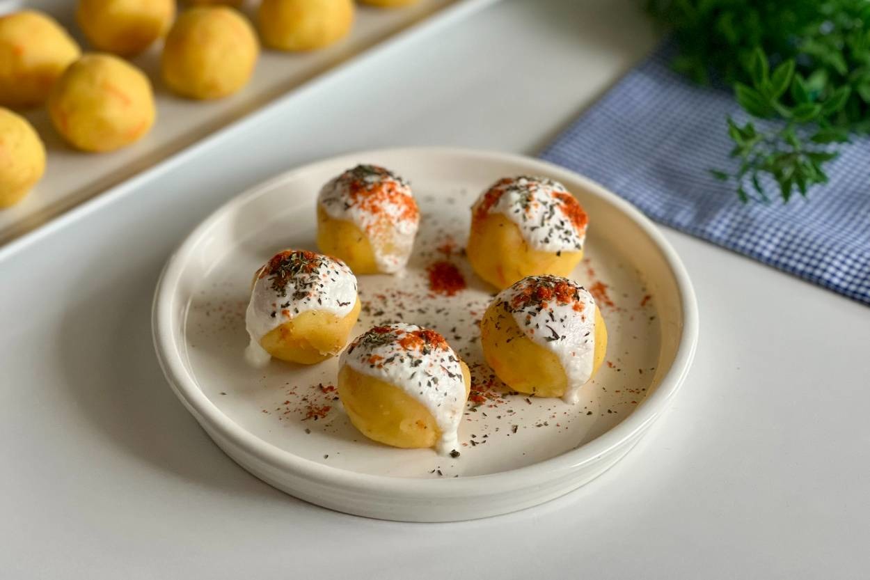 İçinde Lezzet Saklı: Havuçlu Patates Topları
