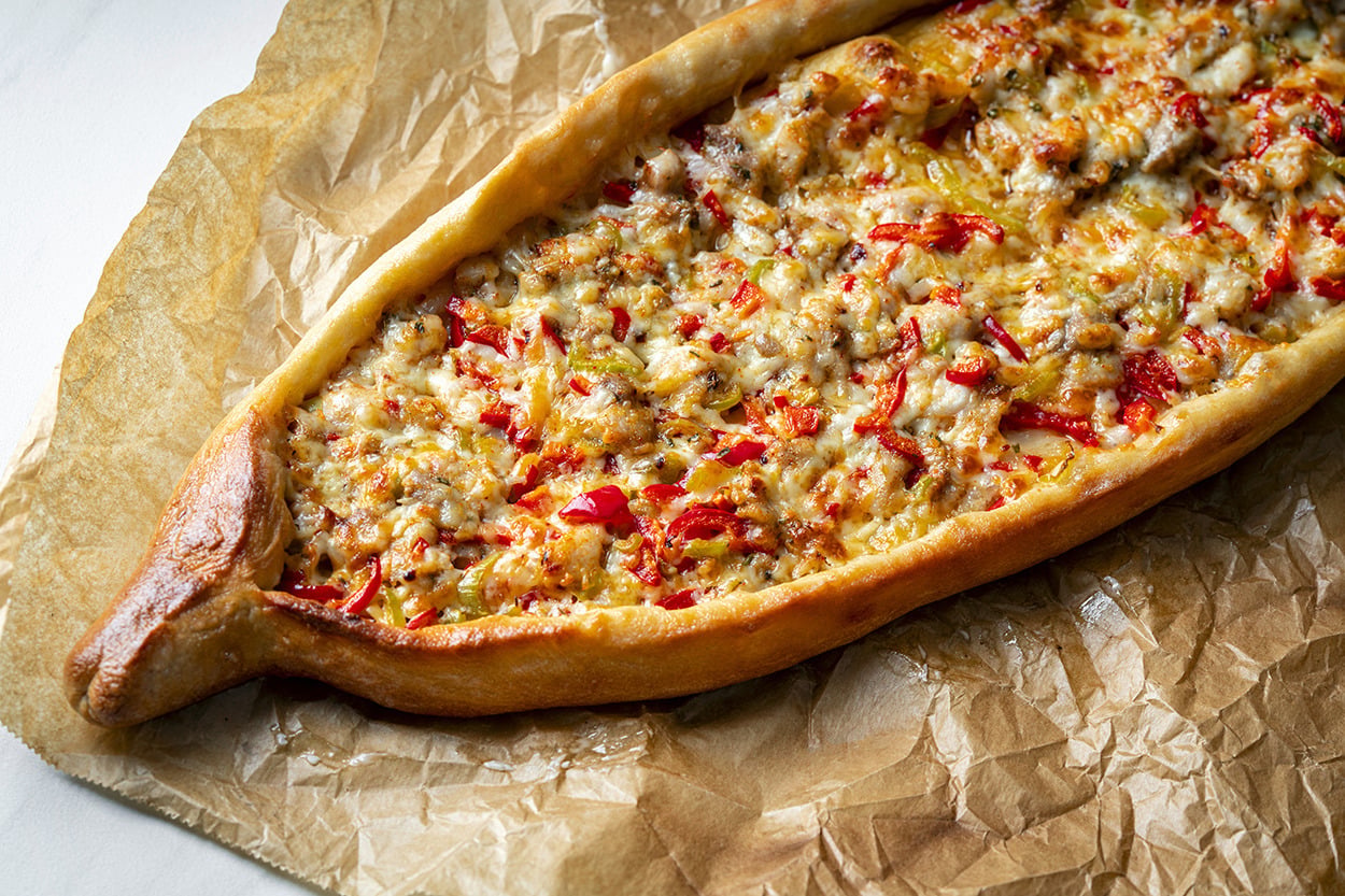Hazırından Farksız: Kaşarlı Tavuklu Pide 