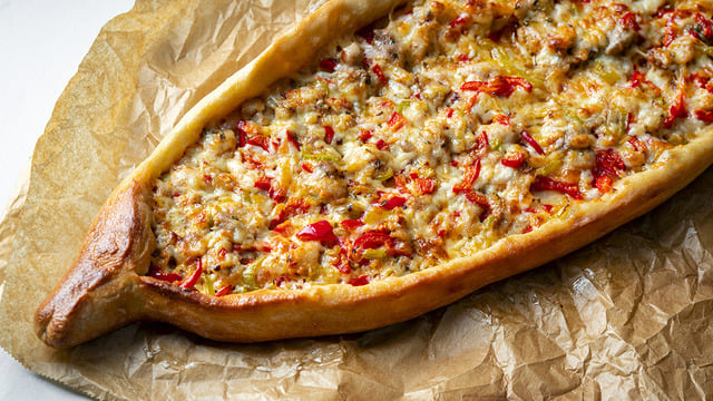 Hazırından Farksız: Kaşarlı Tavuklu Pide 