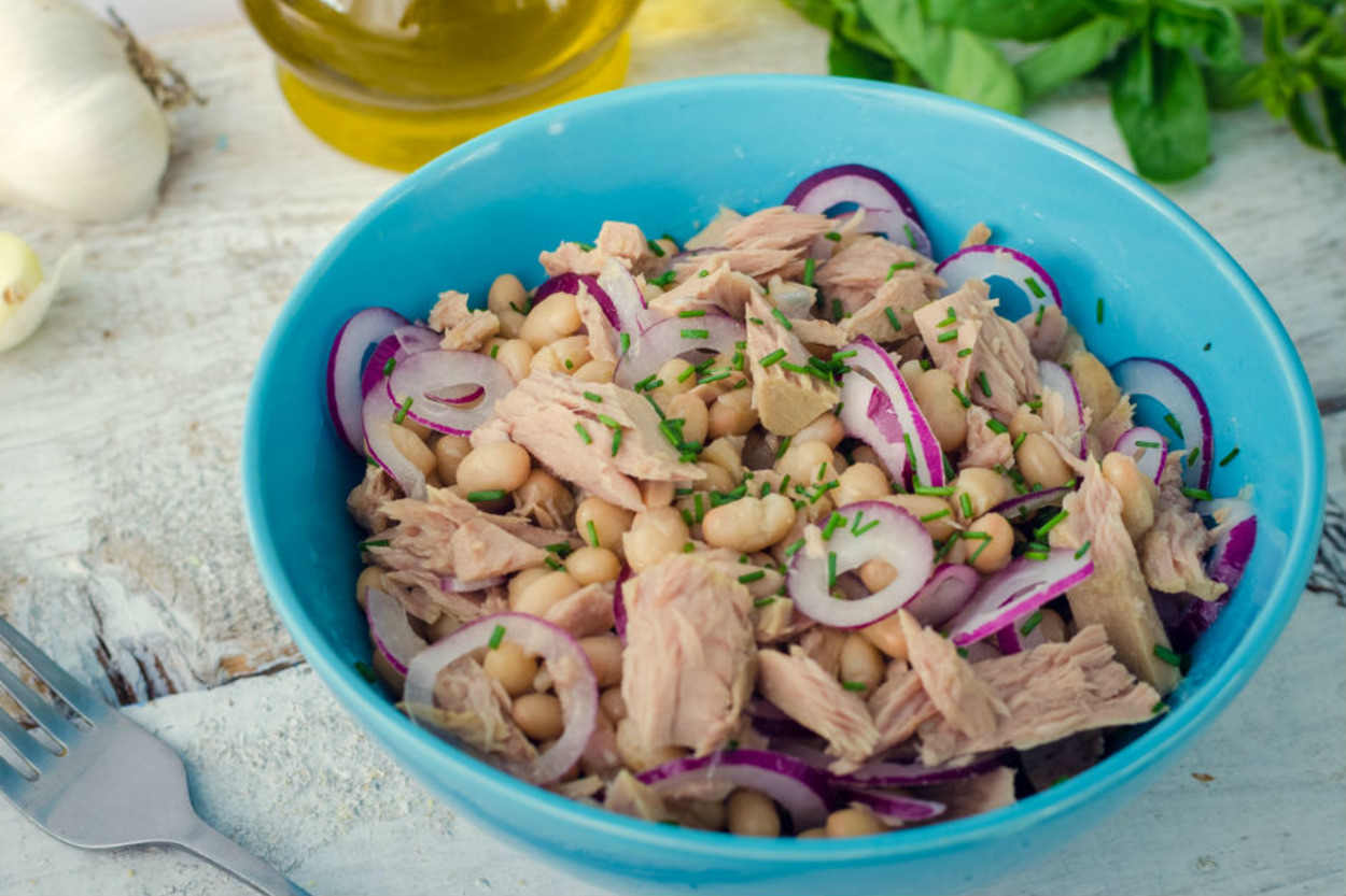 En Lezzetlisinden: Kuru Fasulyeli Ton Balık Salatası
