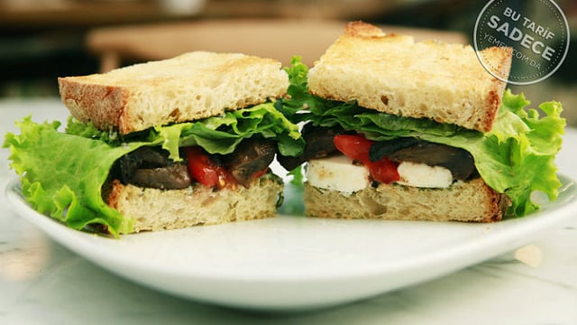 Mum’s Cafe’den: Kestane Mantarlı, Keçi Peynirli Sandviç