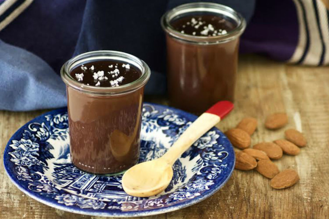 Kaşık Kaşık: Bademli, Bitter Çikolatalı Puding
