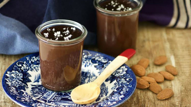Kaşık Kaşık: Bademli, Bitter Çikolatalı Puding