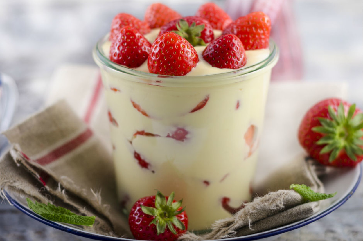 Yaza Giriş 101: Çilekli Bisküvili Puding