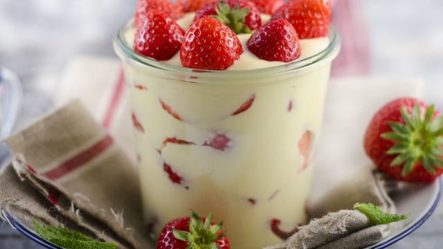 Yaza Giriş 101: Çilekli Bisküvili Puding