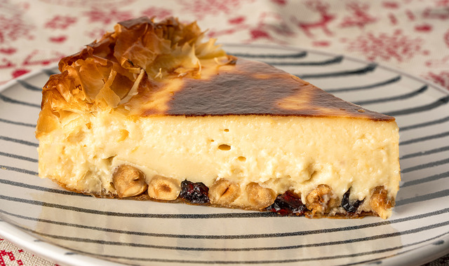 Baklava Yufkası Kullanılır: Süt Helvası Tart