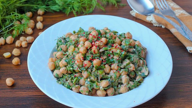 Kaşık Kaşık Yemelik: Tahinli Nohut Salatası
