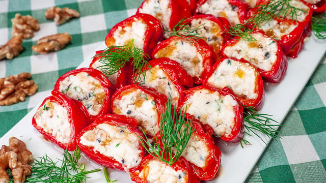 Meze Sofralarının Yenisi: Peynirli Biber Sarma
