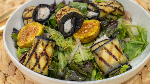 İster Yancı İster Ara Öğün: Patlıcan Sarma ve İncirli Salata