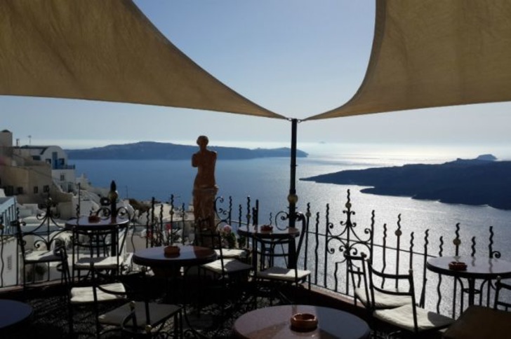 Telefonu İnterneti Kapatıp Sonsuza Kadar Kalmak İsteyeceğiniz Santorini'den 7 Mavi Mekan