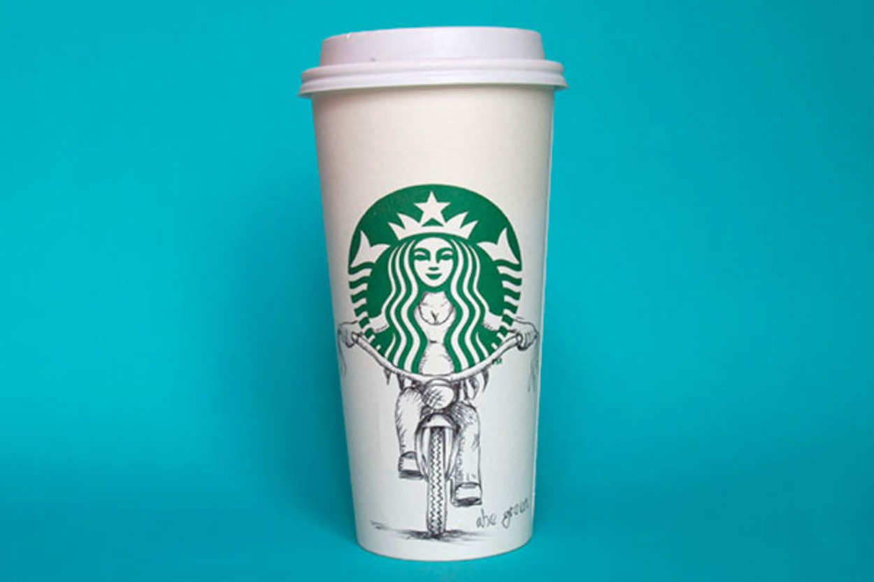 Starbucks'ın Deniz Kızının Daha Önce Görmediğiniz 12 Havalı Pozu