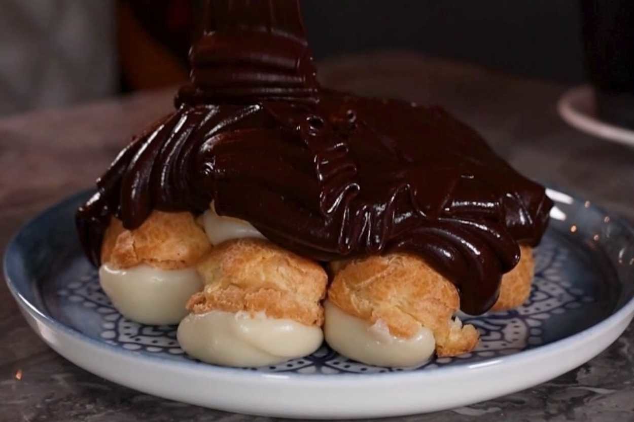 Nice Tatlı Krizinin Tek Başına Kahramanı 10 Bol Çikolatalı Profiterol Mekanı