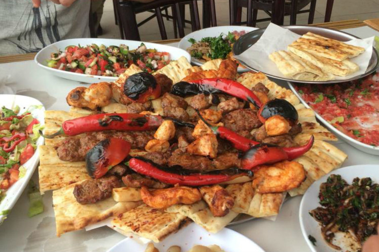 Kebabını Yediğinizde 'Daha Öncekiler Neydi' Diyeceğiniz Adana’nın En İyi 11 Kebapçısı