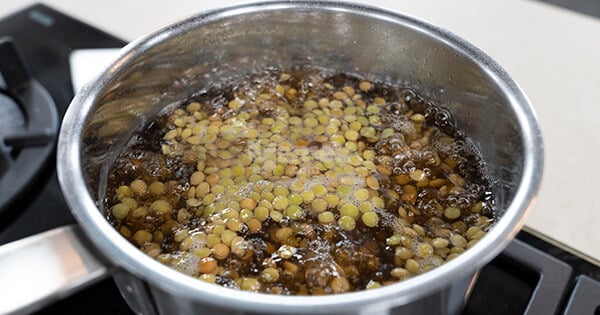 mercimek-salatasi-asama1-yemekcom