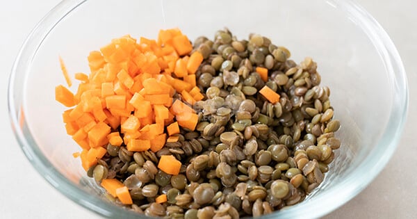 mercimek-salatasi-asama2-yemekcom