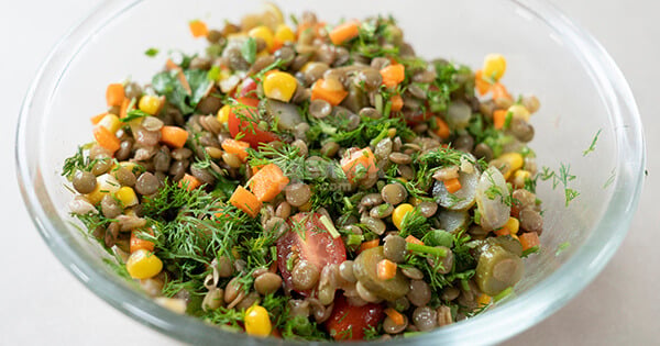 mercimek-salatasi-asama7-yemekcom