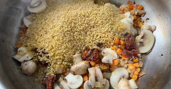 mantarli-bulgur-pilavi-asama4