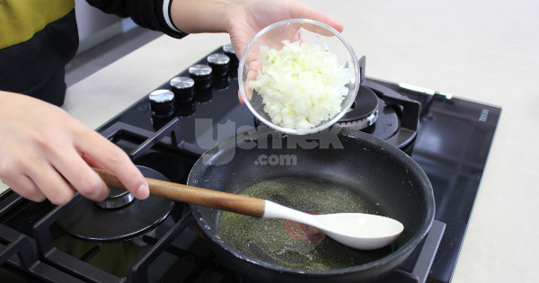 yesil-mercimekli-borek-yapilisi-1