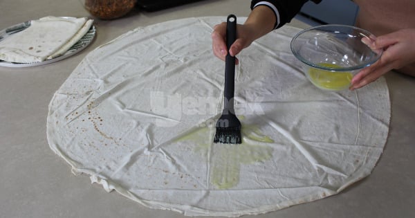 yesil-mercimekli-borek-yapilisi-5