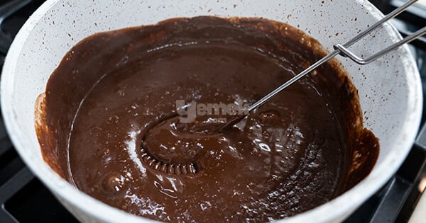 cikolatali-puding-asama4-yemekcom
