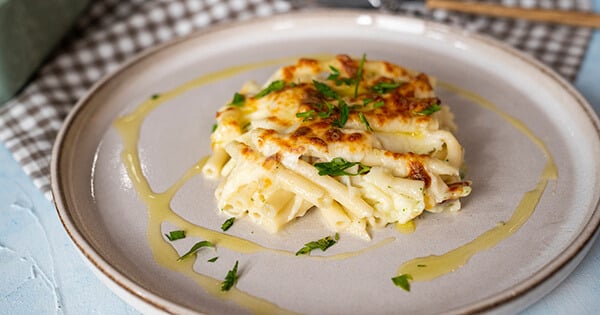 beyaz-peynirli-firin-makarna-asama7-yemekcom