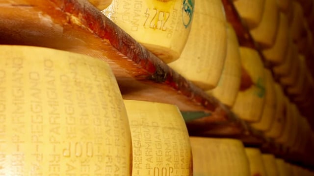 İtalya'nın Dünyaya Armağanı Parmesan Peyniri Nasıl Yapılır?