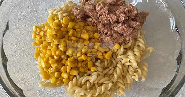 ton-balikli-makarma-salatasi-2