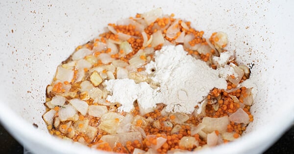 sade-mercimek-corbasi-asama3-yemekcom