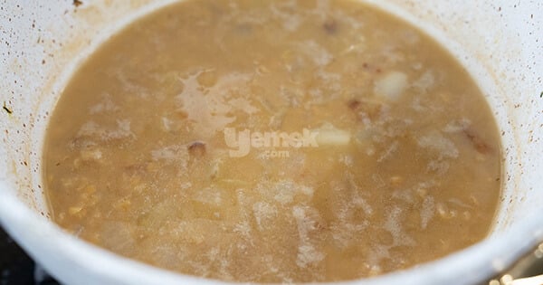 sade-mercimek-corbasi-asama4-yemekcom