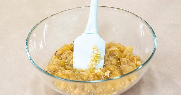 yogurtlu-patlican-salatasi-asamasi-2