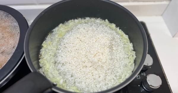mercimekli-soganli-pilav-2