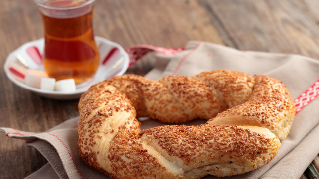 Üzerine Susam Kokusu Sinmiş Tarihi, Yapımının Püf Noktalarıyla Huzurlarınızda: Simit