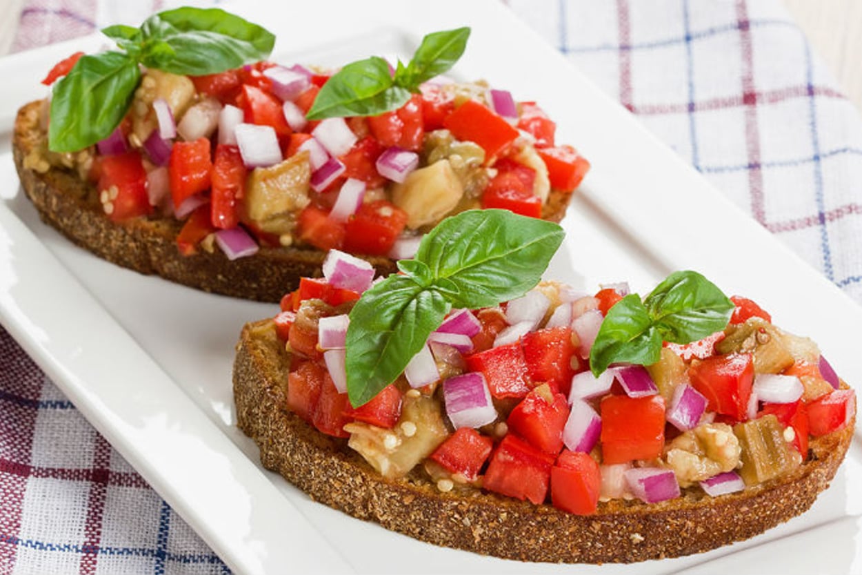 Yemek Öncesi: Köz Patlıcanlı Bruschetta