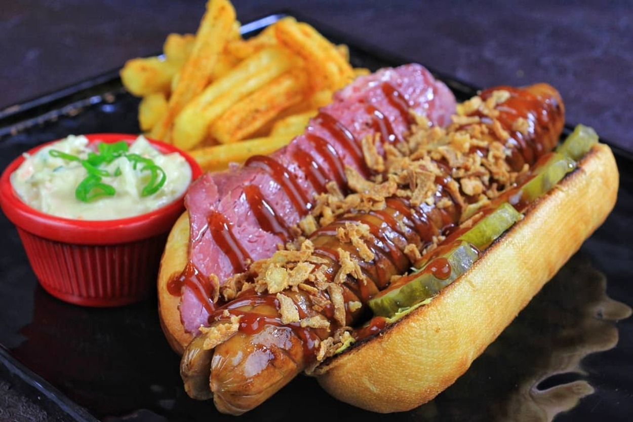 İstanbul'da Sosislinin En Alasını Yemek İçin Gitmeniz Gereken 8 Hot Dog Mekanı