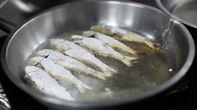 Balık Pişirirken Hemen Herkesin Yaptığı 9 Tatsız Tuzsuz Hata