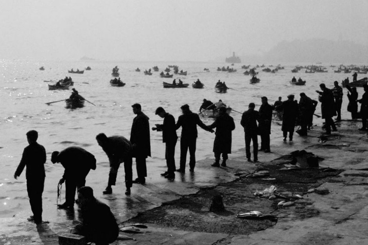 Boğaz'ın Çeşit Çeşit Balıkla Dolu Olduğu İstanbul'un Altın Yıllarından 27 Fotoğraf