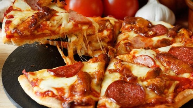 Pizzanın Yeryüzünün En Lezzetli Yiyeceği Olduğunu Bilenlere 11 Pizza Tarifi