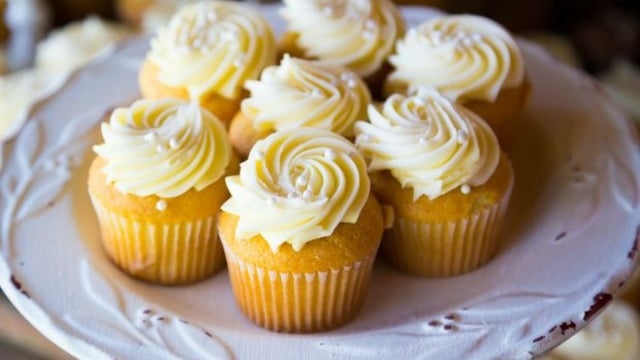 Beyaz Çikolata Dolgulu: Cupcake