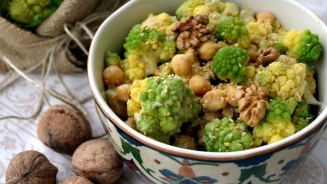 Yemekyolculuğu’ndan: Nohutlu Romanesco Salatası