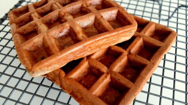 Meyvesi İçinde: Yulaflı Muzlu Waffle