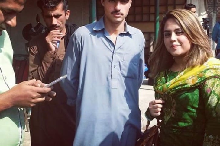Bir Fotoğrafıyla İnternetin Yeni Fenomeni Olan Model Gibi Çaycı: Pakistanlı Arshad Khan
