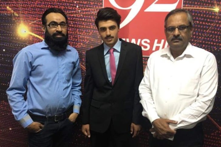 Bir Fotoğrafıyla İnternetin Yeni Fenomeni Olan Model Gibi Çaycı: Pakistanlı Arshad Khan