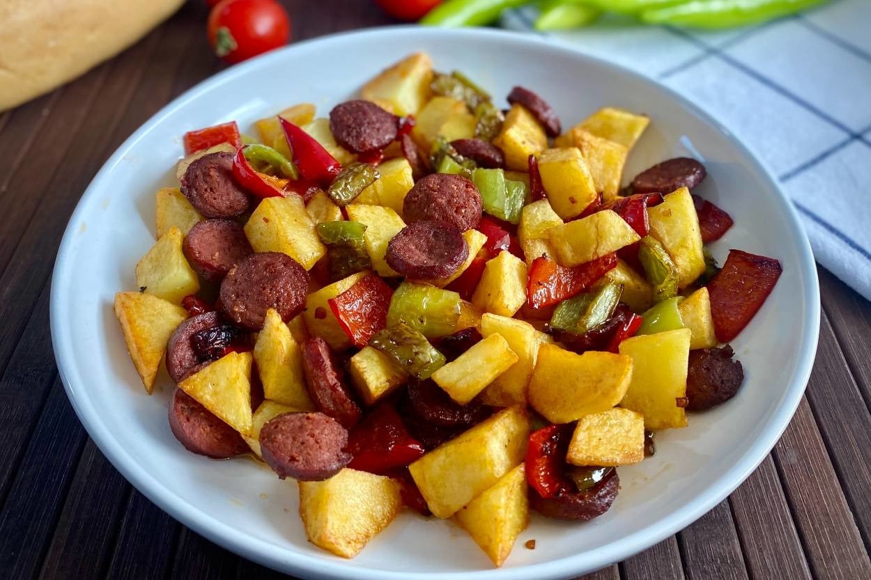 Nefis Bir Kahvaltılık: Patatesli Sucuk Sote