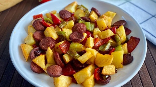Nefis Bir Kahvaltılık: Patatesli Sucuk Sote