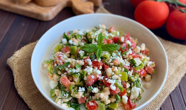 10 Dakikada Sofrada: Kahvaltılık Peynir Salatası