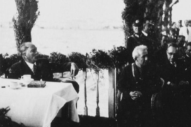21 Özel Fotoğrafla Mustafa Kemal Atatürk'ün Zarafet Dolu Sofra Adabı ve Kültürü