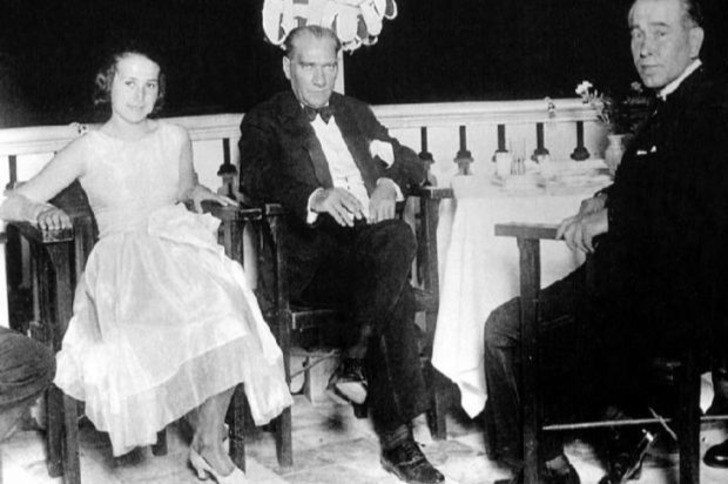 21 Özel Fotoğrafla Mustafa Kemal Atatürk'ün Zarafet Dolu Sofra Adabı ve Kültürü
