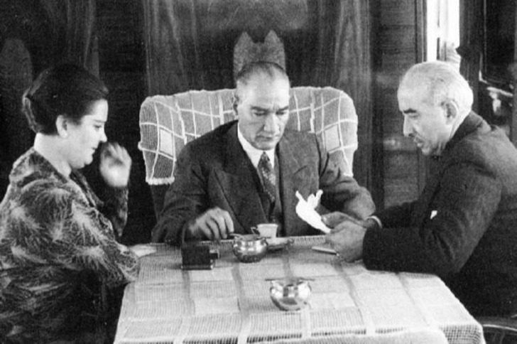 21 Özel Fotoğrafla Mustafa Kemal Atatürk'ün Zarafet Dolu Sofra Adabı ve Kültürü